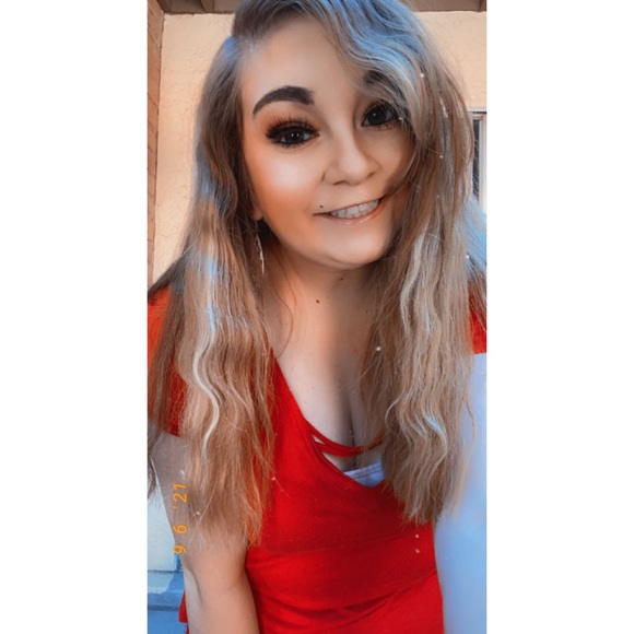 Meet your Posher, Brooke ilene-Posh Ambassador 💕 - Picture 2 of 5